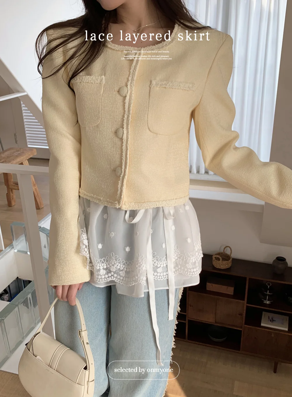 블라우스 모델 착용 이미지-S1L2