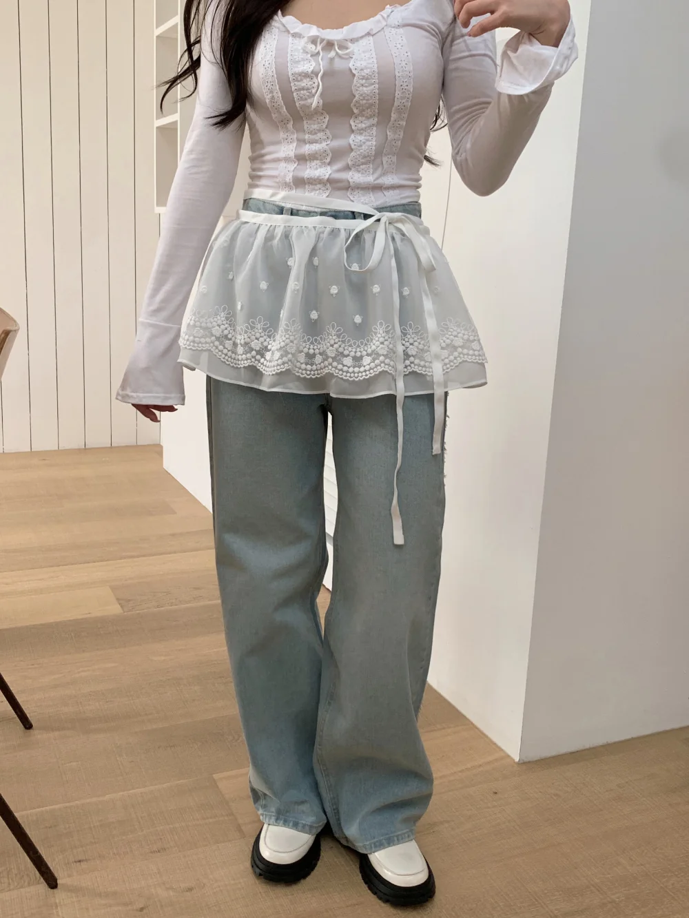 블라우스 모델 착용 이미지-S1L52