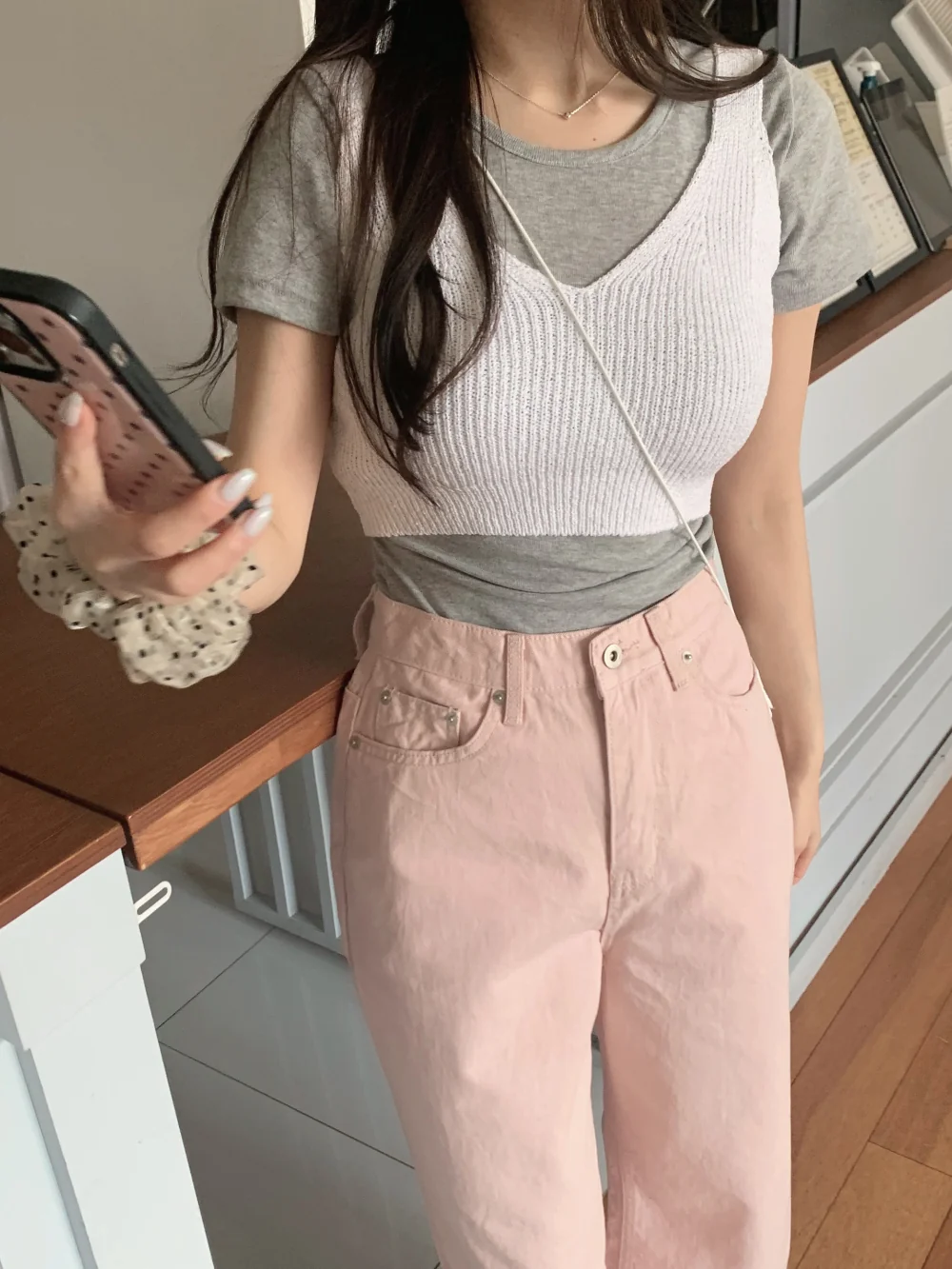 반팔 티셔츠 모델 착용 이미지-S4L9