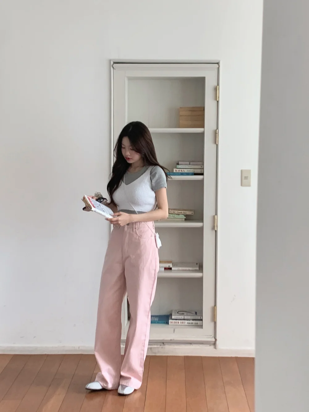 반팔 티셔츠 모델 착용 이미지-S4L12