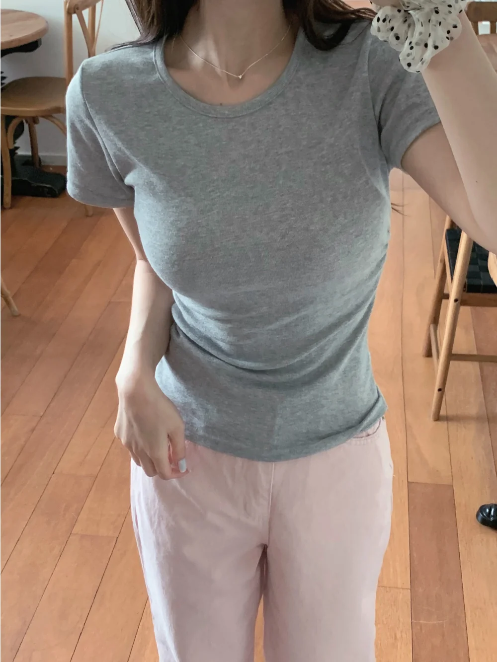 반팔 티셔츠 모델 착용 이미지-S5L1