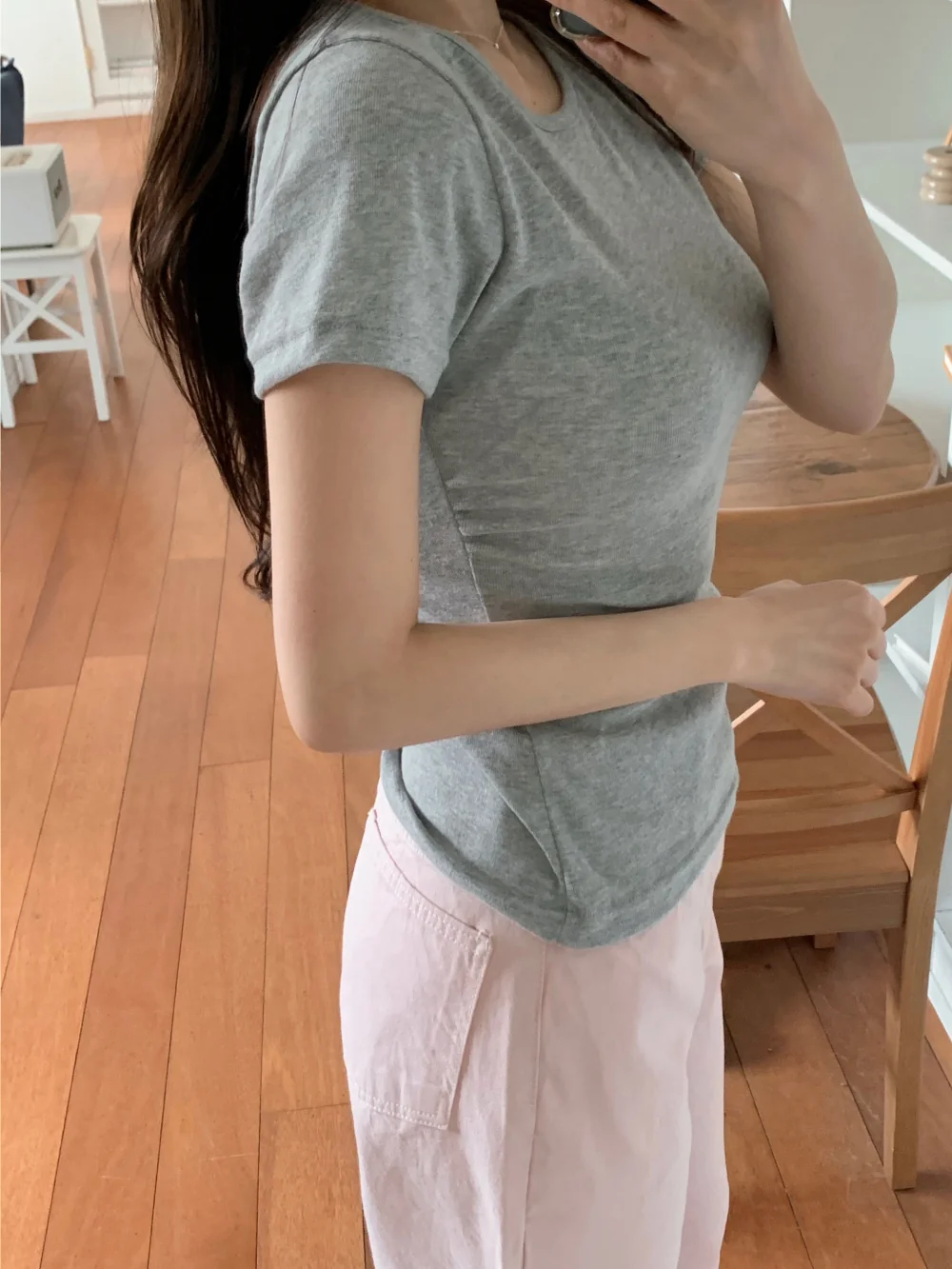 반팔 티셔츠 모델 착용 이미지-S4L5