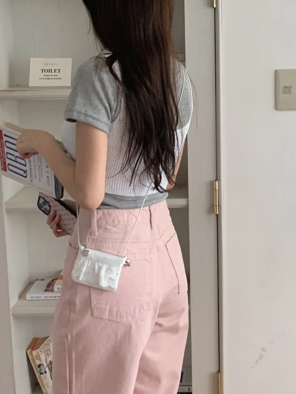 반팔 티셔츠 모델 착용 이미지-S4L19