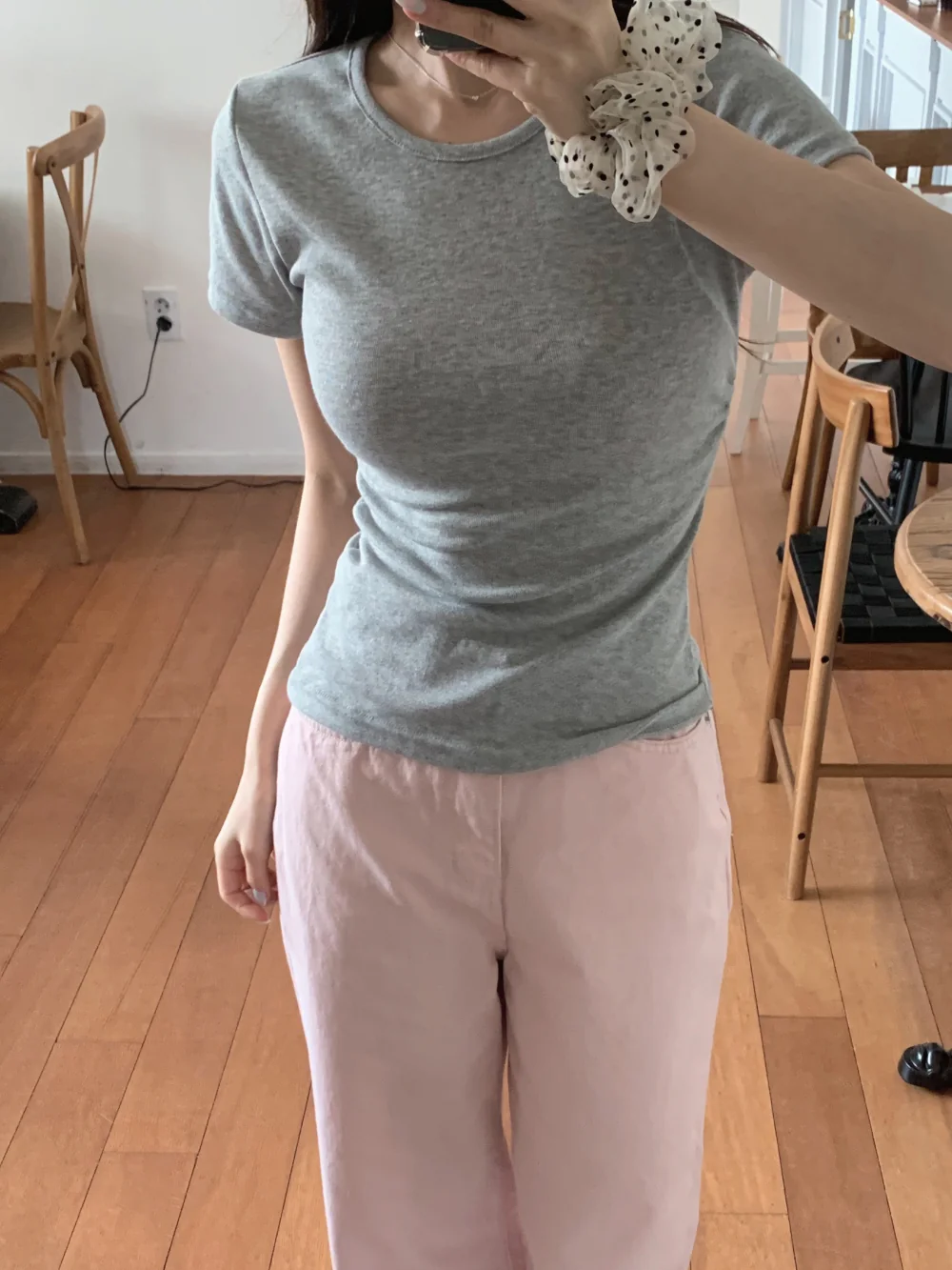 반팔 티셔츠 모델 착용 이미지-S4L21