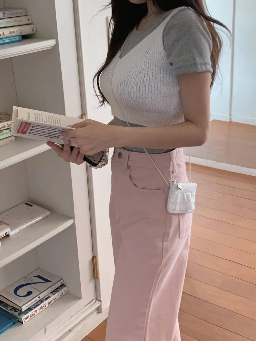 반팔 티셔츠 모델 착용 이미지-S4L13