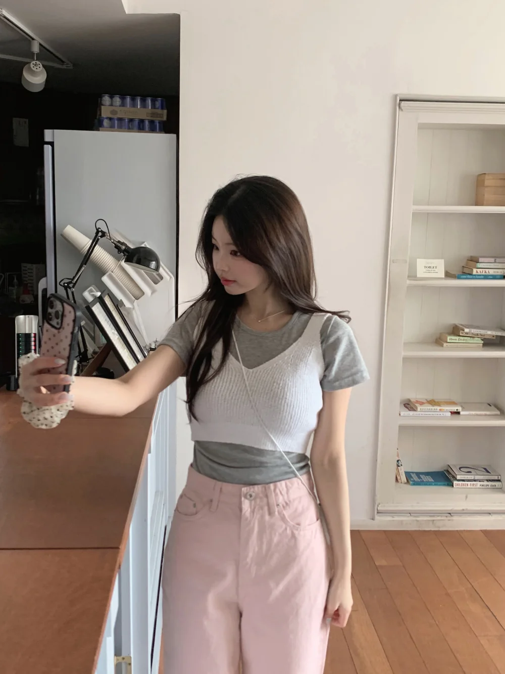 반팔 티셔츠 모델 착용 이미지-S4L16