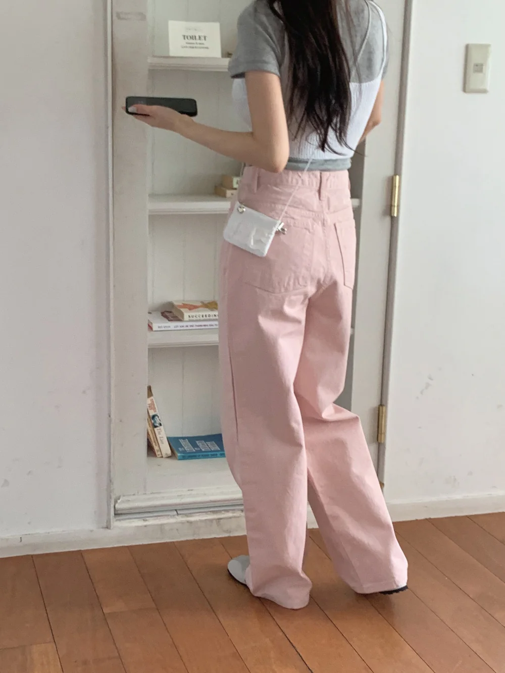 반팔 티셔츠 모델 착용 이미지-S4L18