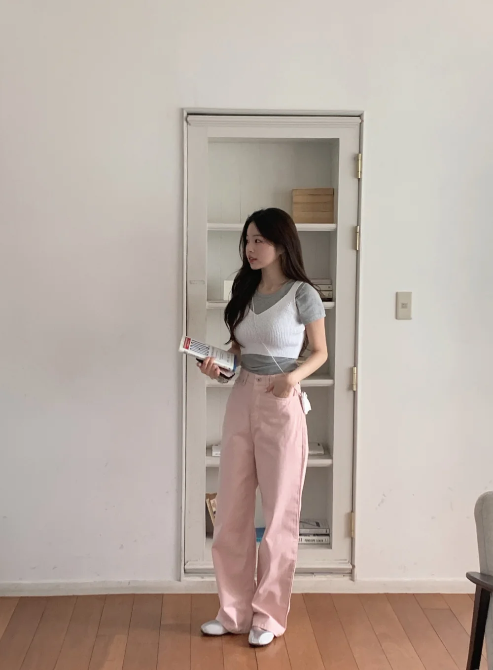 반팔 티셔츠 모델 착용 이미지-S6L1