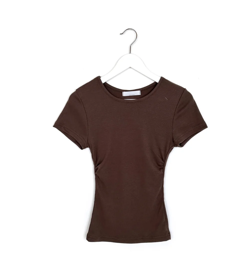반팔 티셔츠 브라운 색상 이미지-S3L7