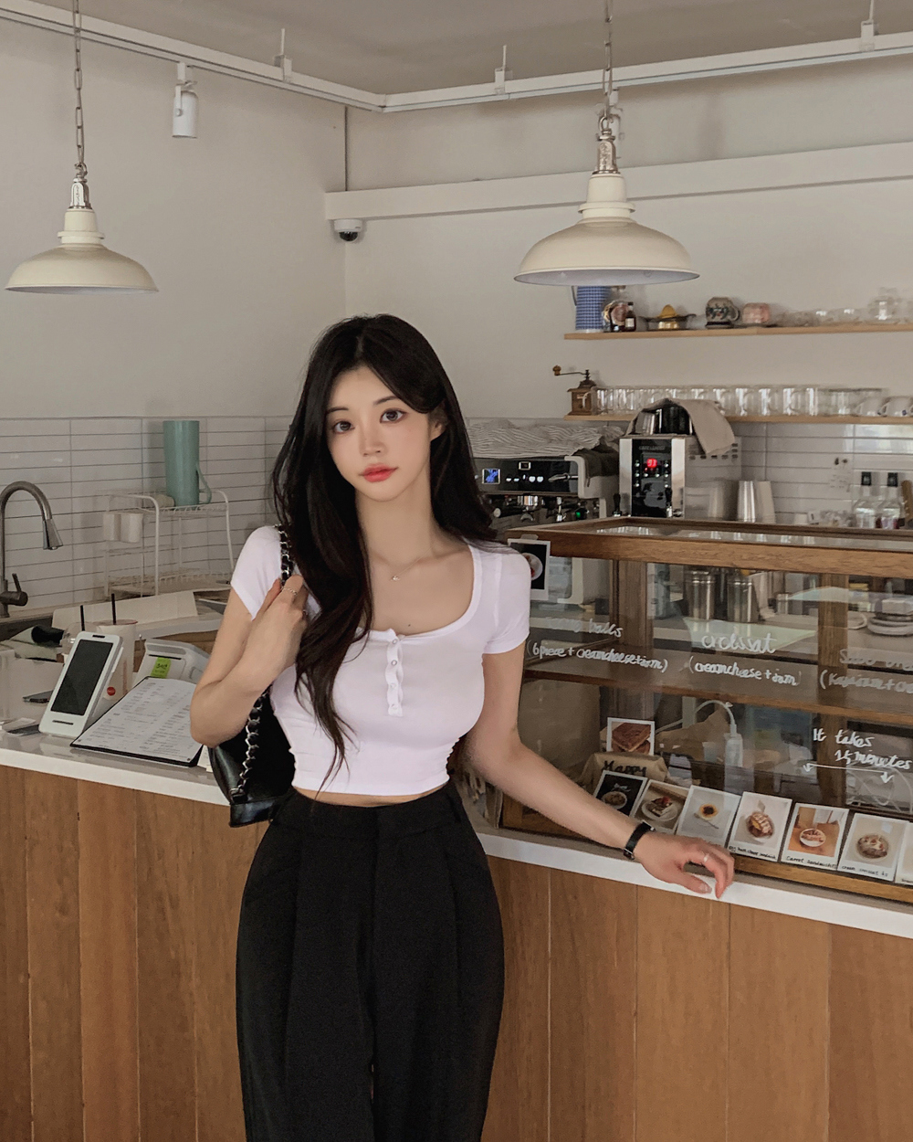 반팔 티셔츠 모델 착용 이미지-S1L60