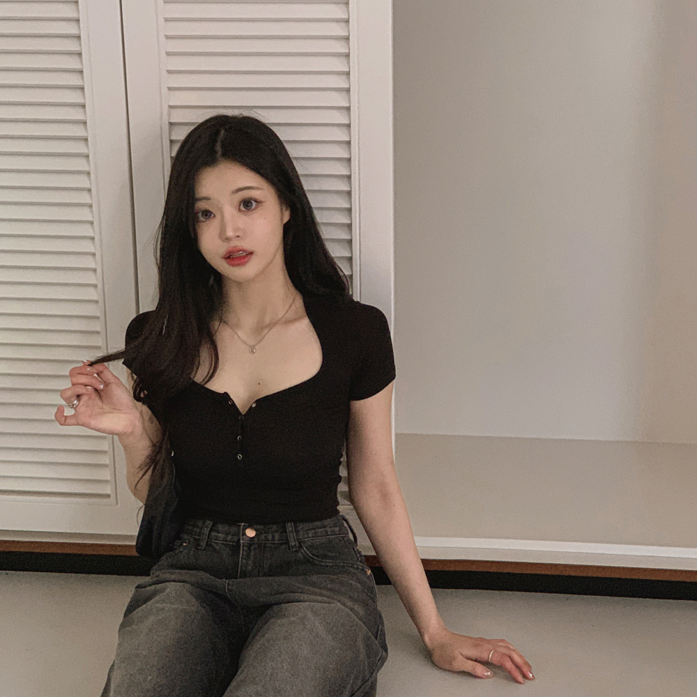 반팔 티셔츠 모델 착용 이미지-S1L92
