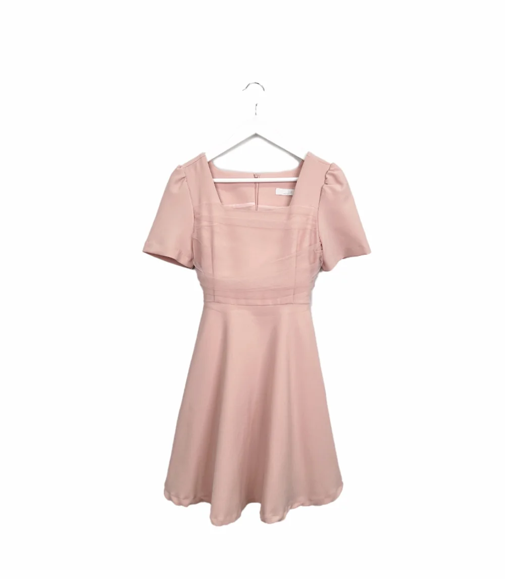 드레스 크림 색상 이미지-S4L3