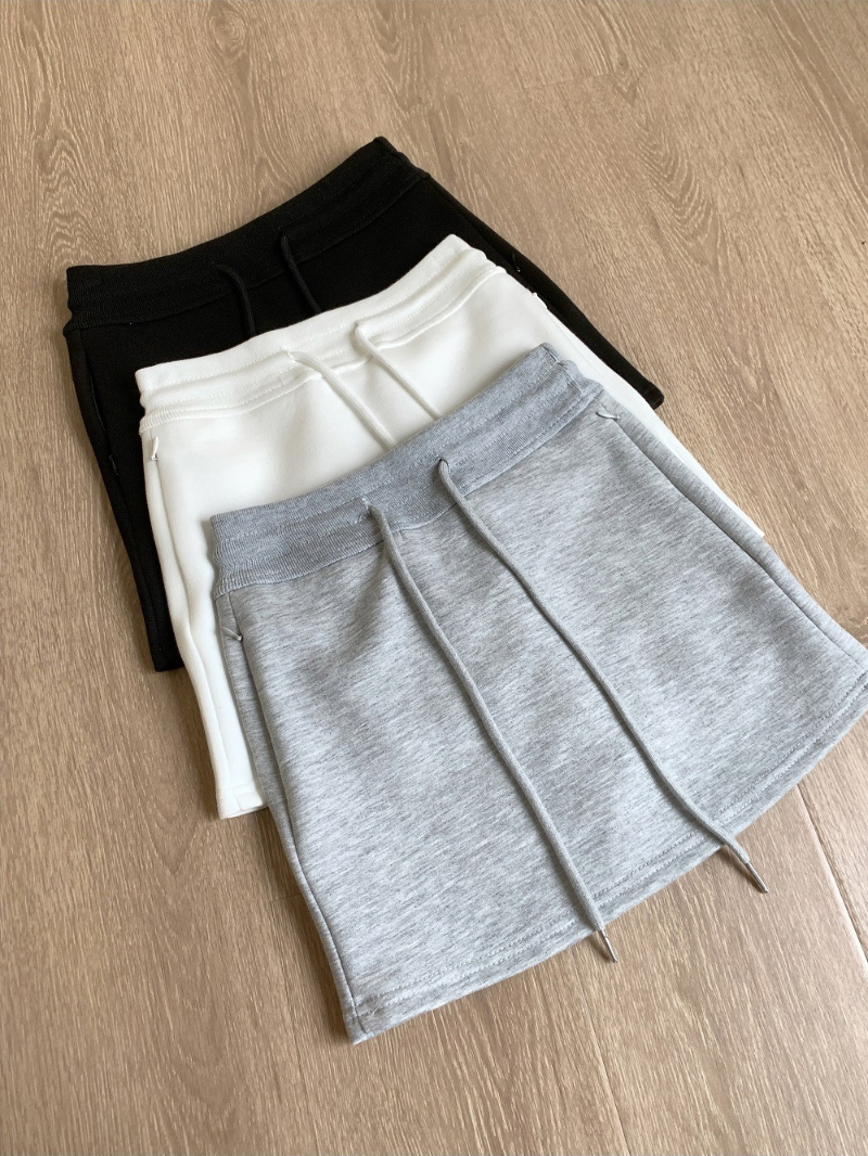 반바지 모델 착용 이미지-S1L41