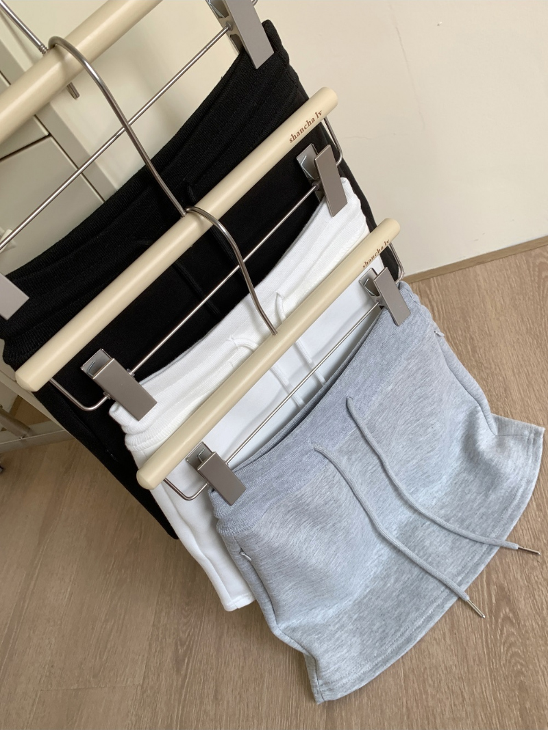 반바지 모델 착용 이미지-S1L44