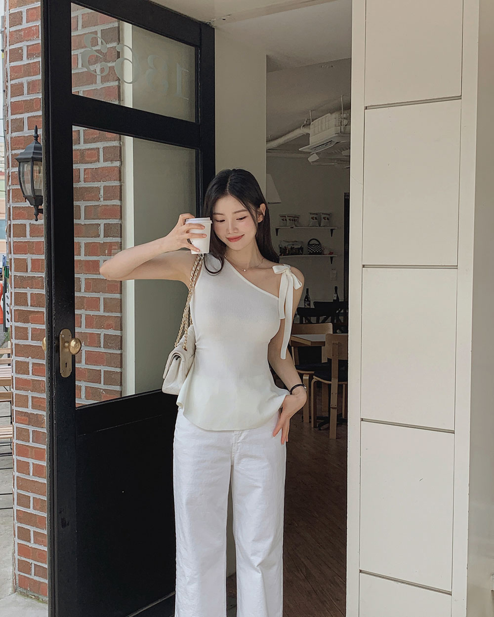 민소매 모델 착용 이미지-S1L48