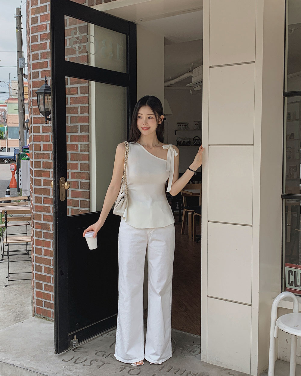 민소매 모델 착용 이미지-S1L47