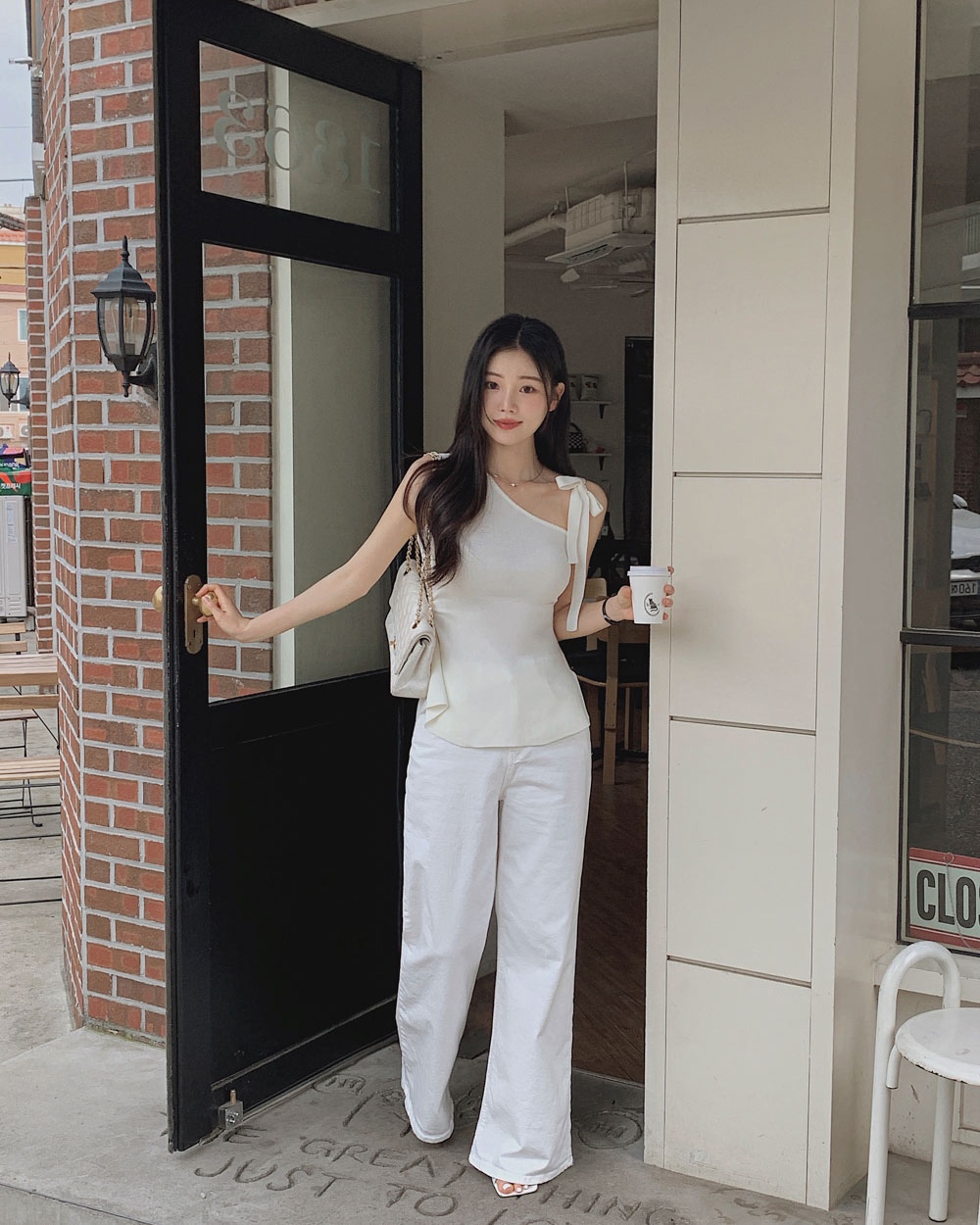민소매 모델 착용 이미지-S1L31