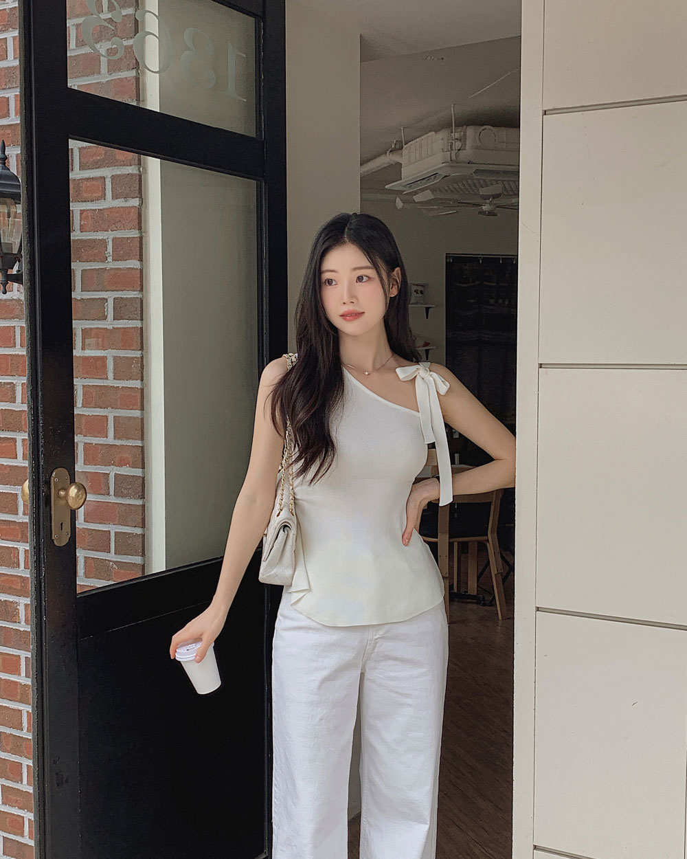 민소매 모델 착용 이미지-S1L30