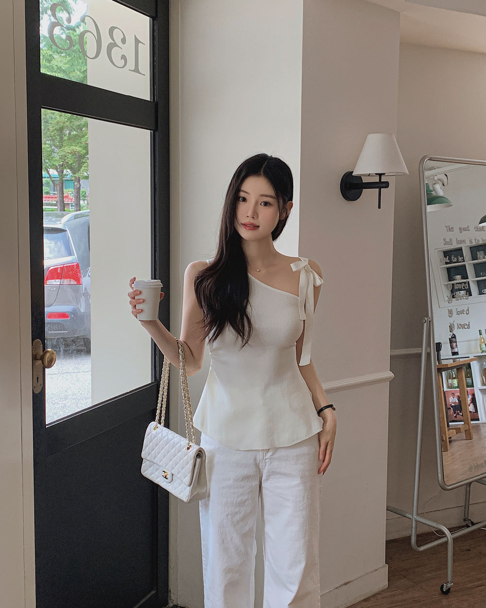 민소매 모델 착용 이미지-S1L37