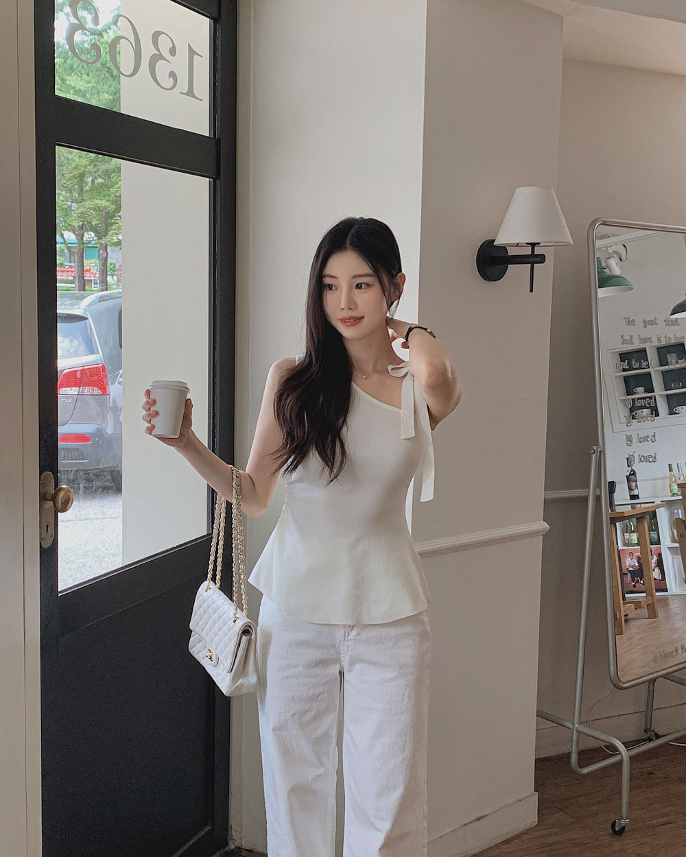 민소매 모델 착용 이미지-S1L36
