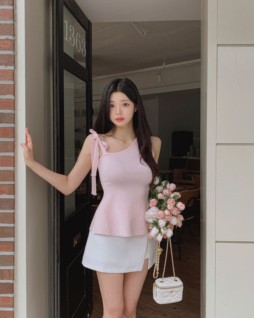 민소매 모델 착용 이미지-S1L53