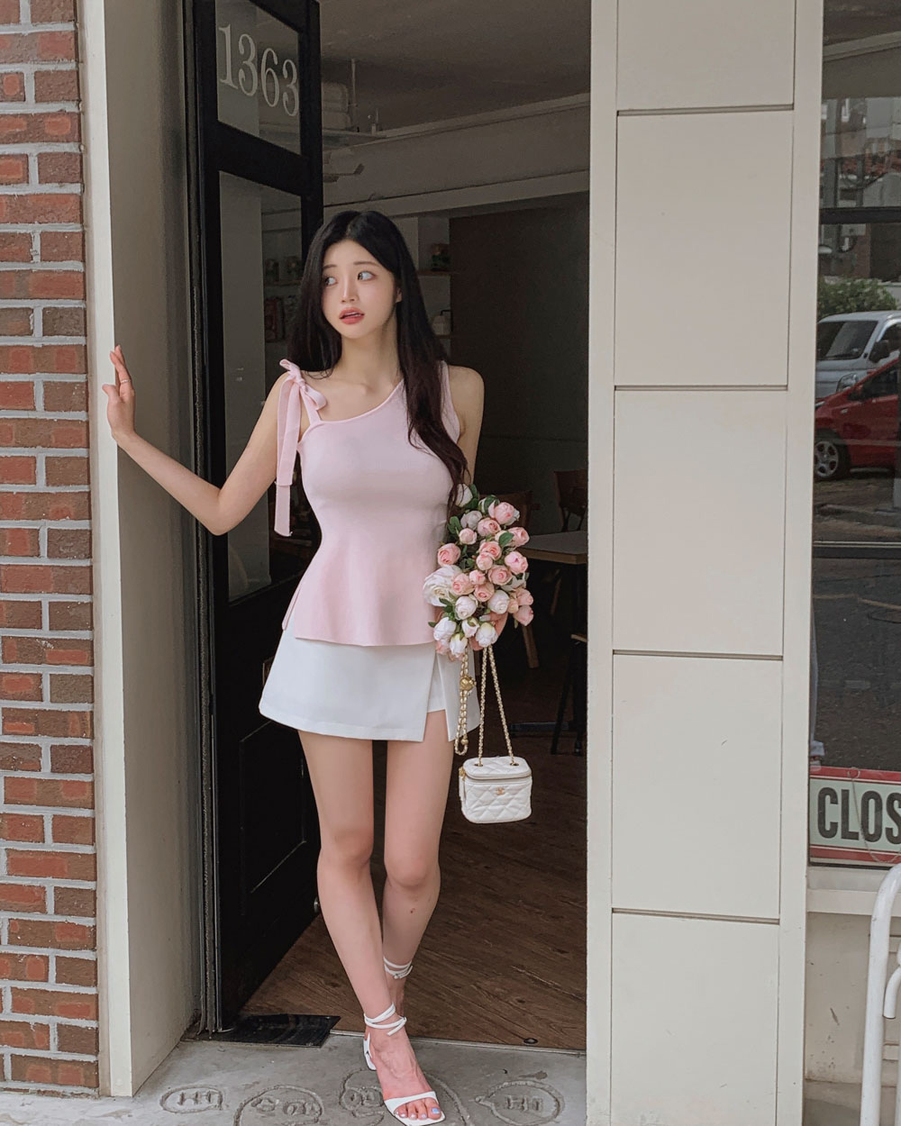 민소매 모델 착용 이미지-S1L52