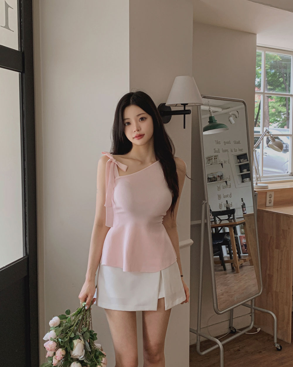 민소매 모델 착용 이미지-S1L59