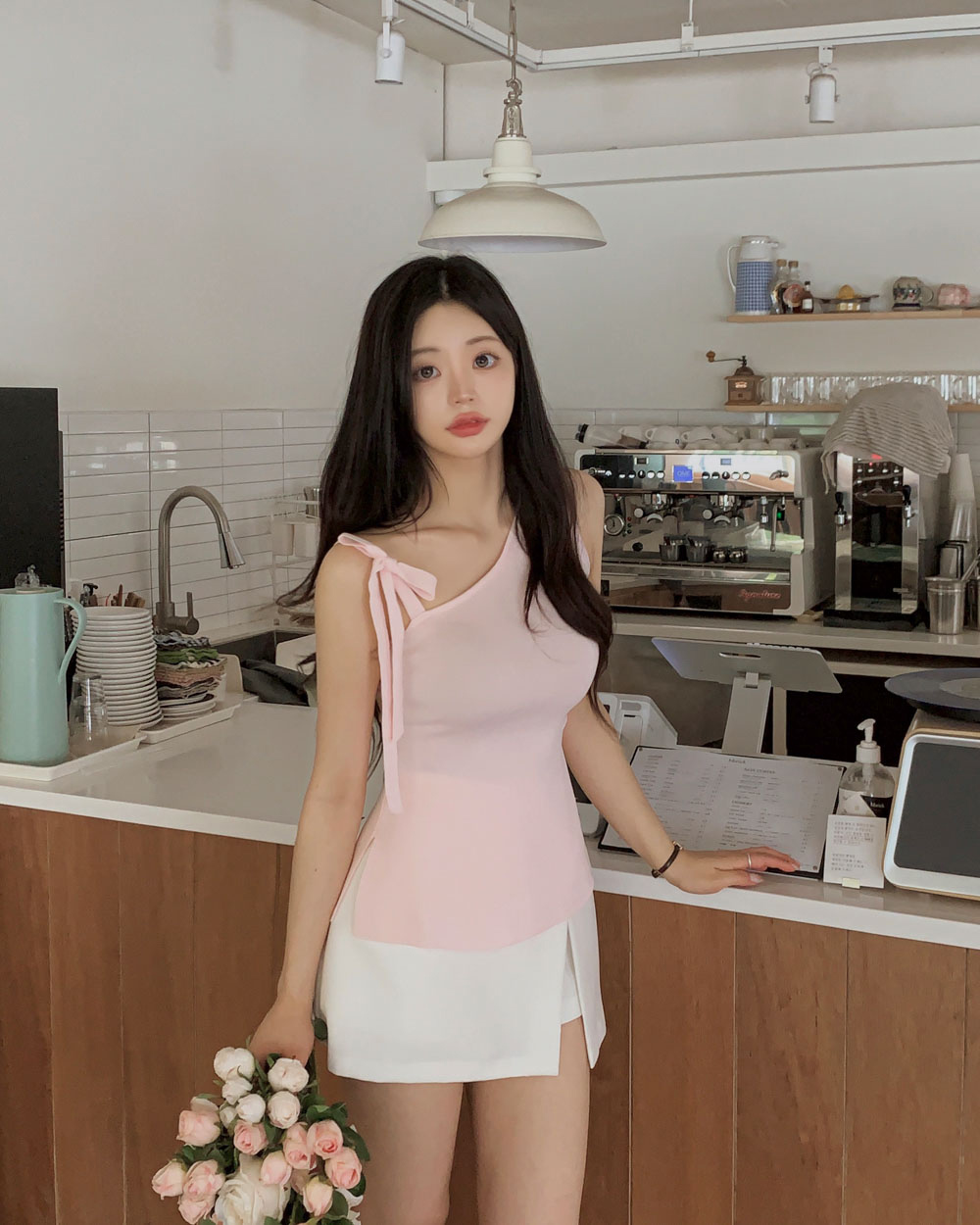 민소매 모델 착용 이미지-S1L56