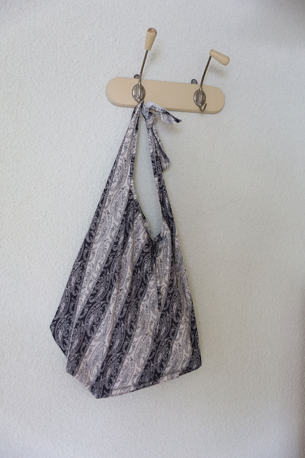 가방 모델 착용 이미지-S1L7