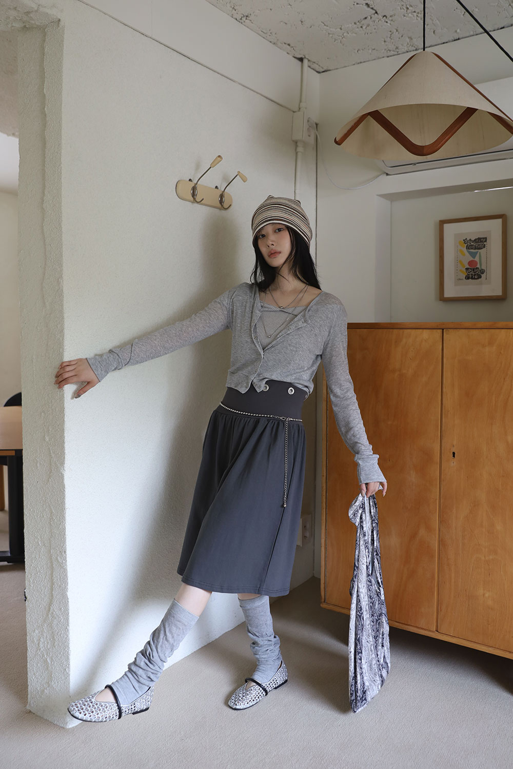 가방 모델 착용 이미지-S1L8