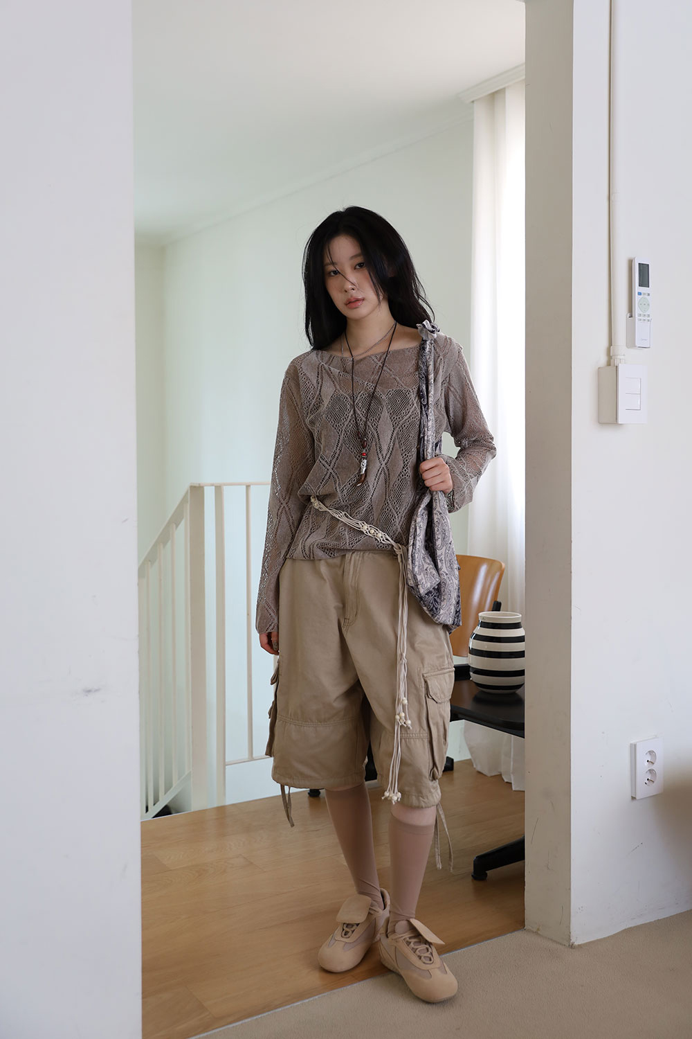 가방 모델 착용 이미지-S1L11