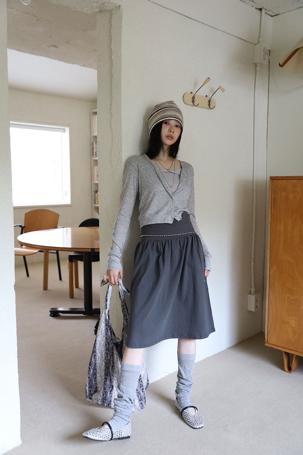 가방 모델 착용 이미지-S1L17