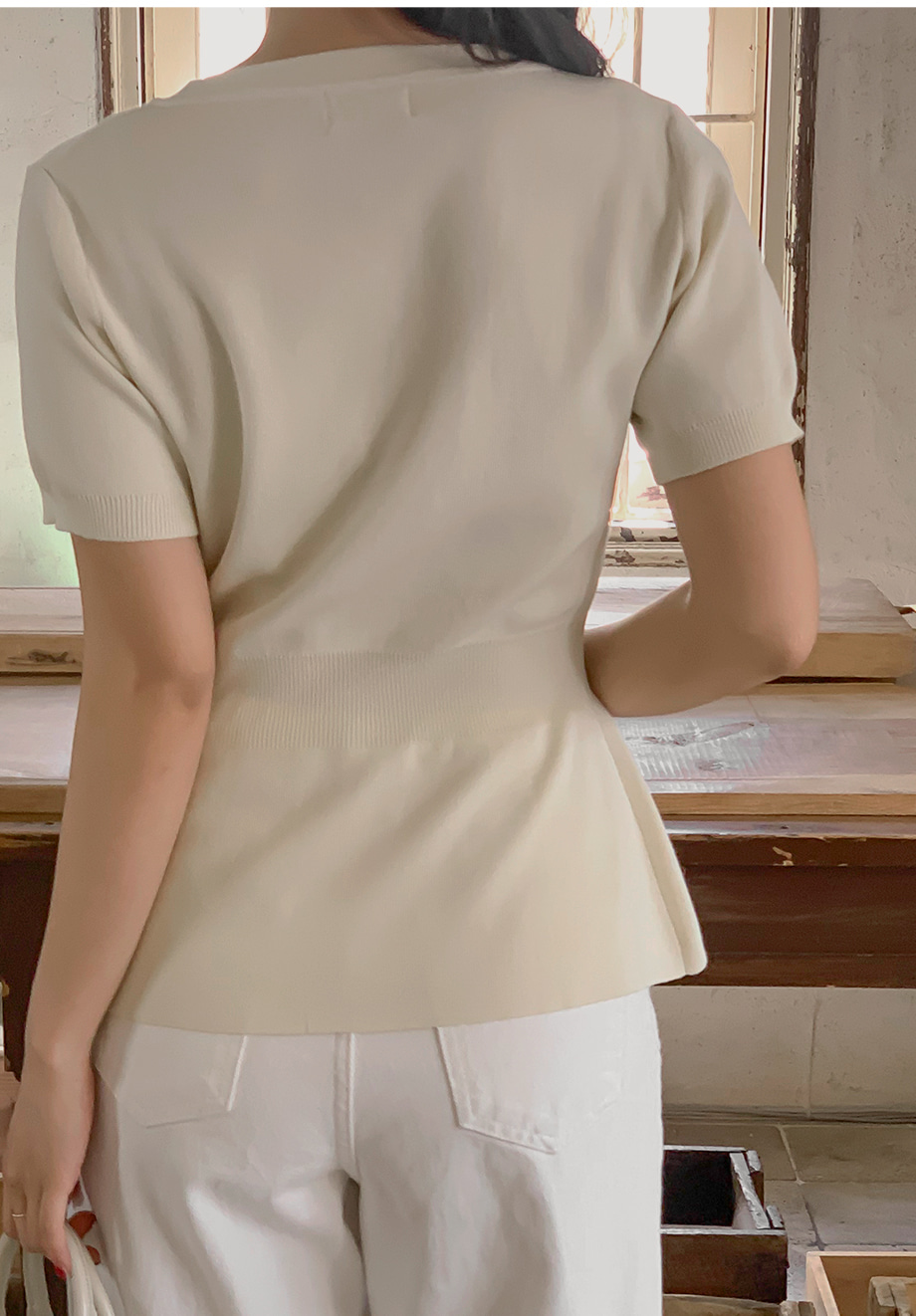 리리앤코 하티페닌 하트넥 플레어 반팔 니트