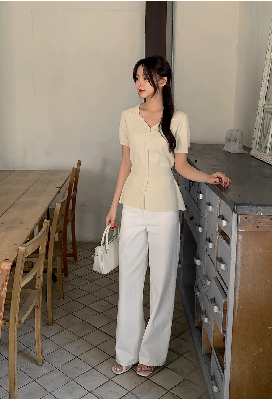 리리앤코 하티페닌 하트넥 플레어 반팔 니트