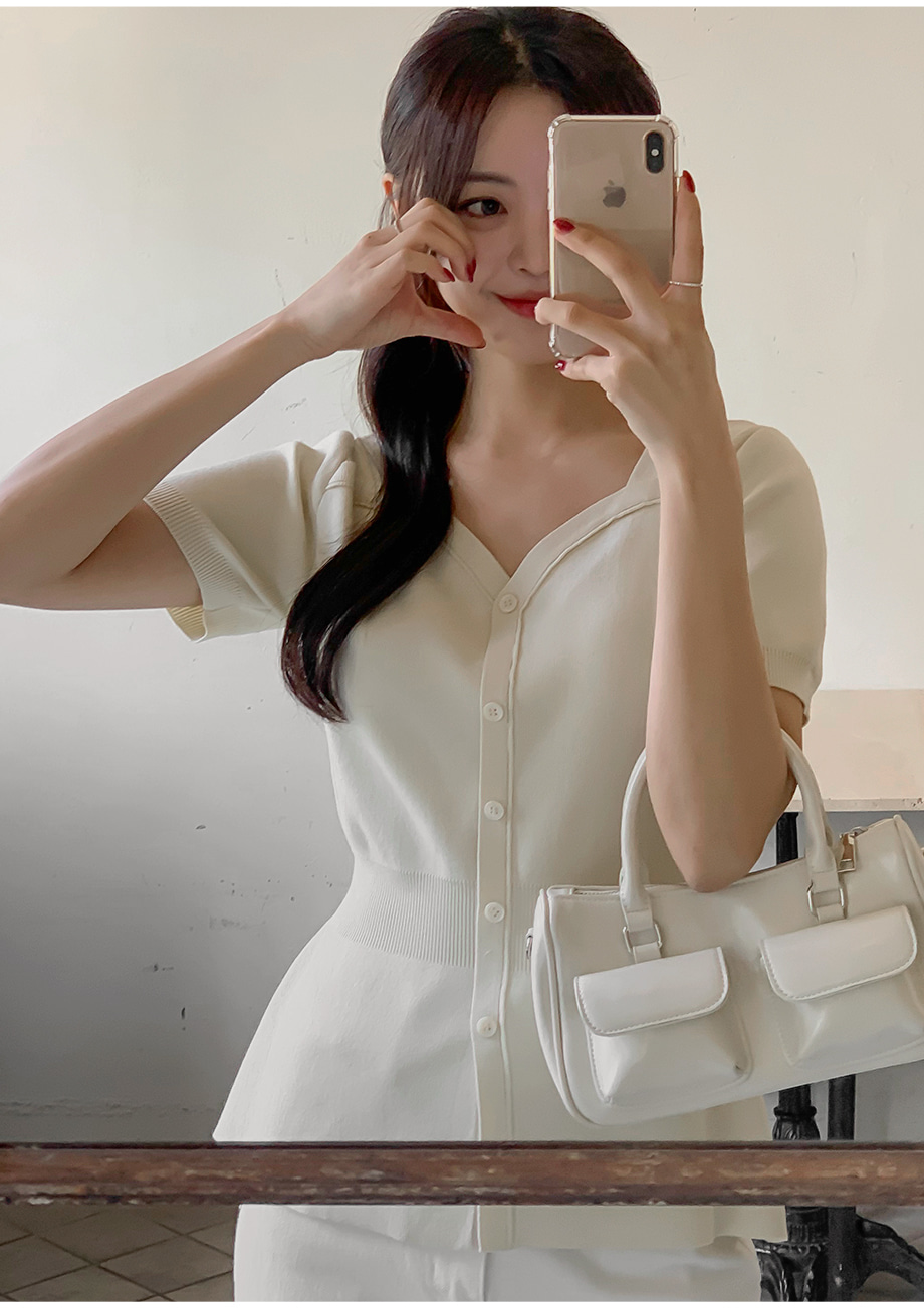 리리앤코 하티페닌 하트넥 플레어 반팔 니트