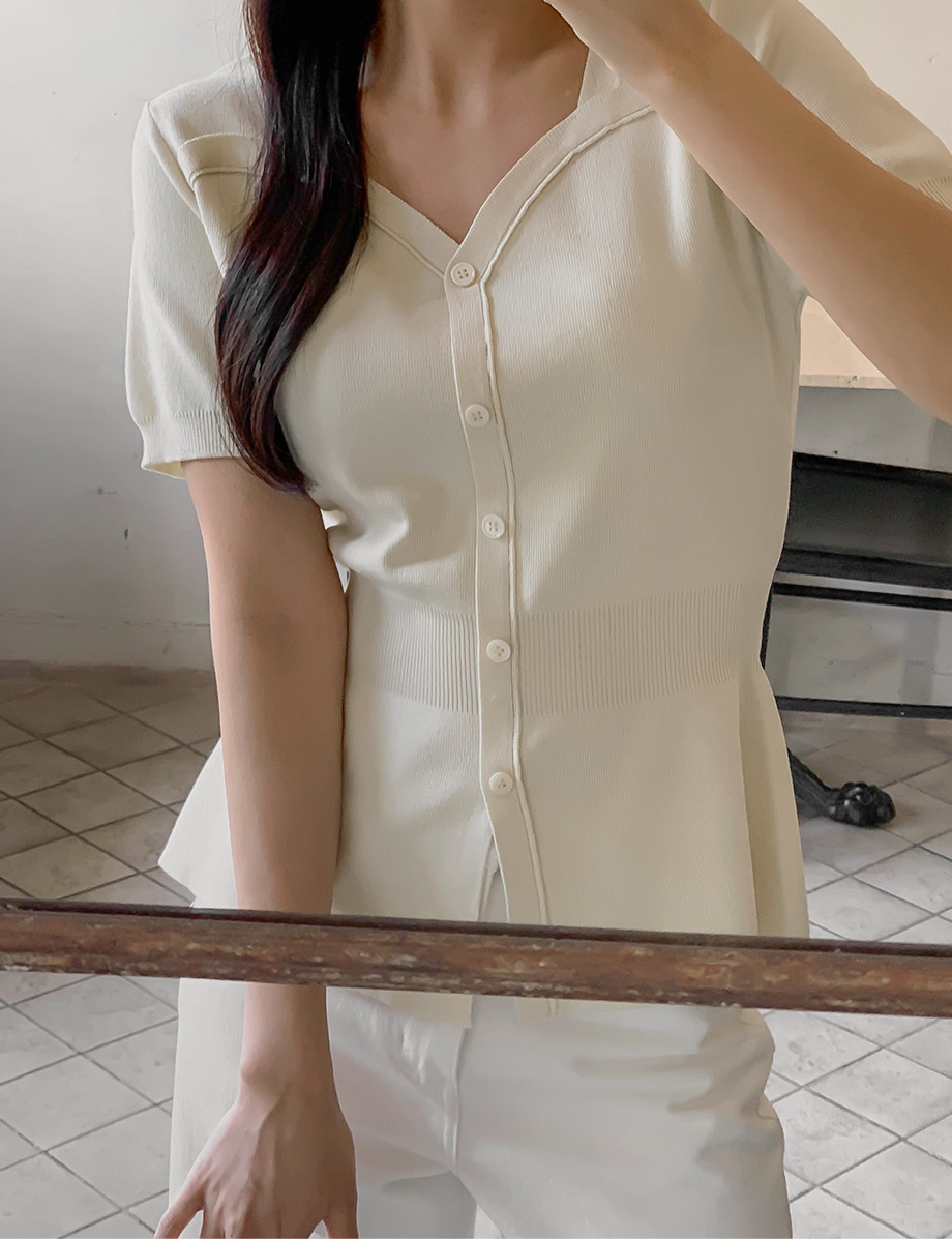 리리앤코 하티페닌 하트넥 플레어 반팔 니트