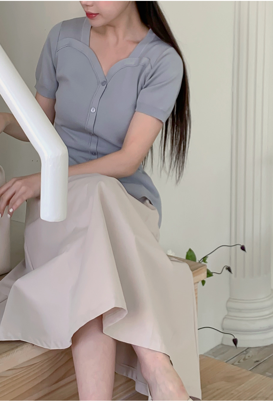 리리앤코 하티페닌 하트넥 플레어 반팔 니트