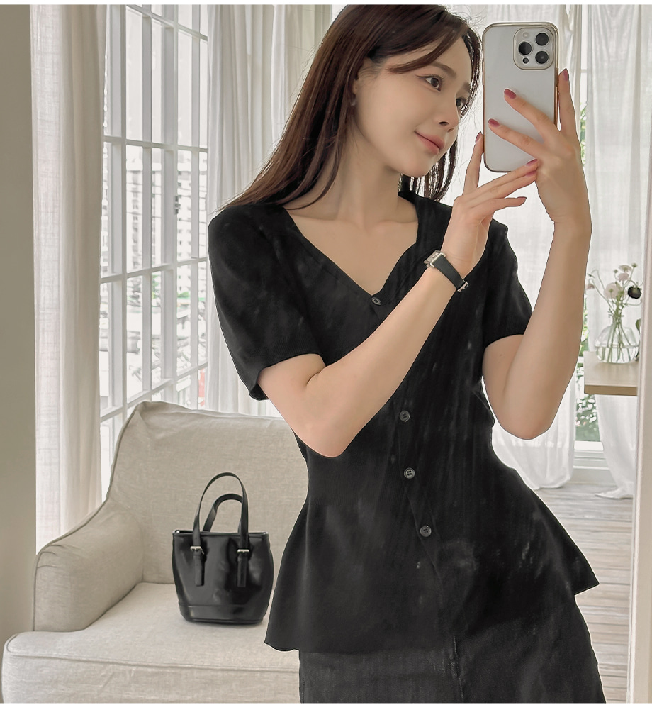 리리앤코 하티페닌 하트넥 플레어 반팔 니트